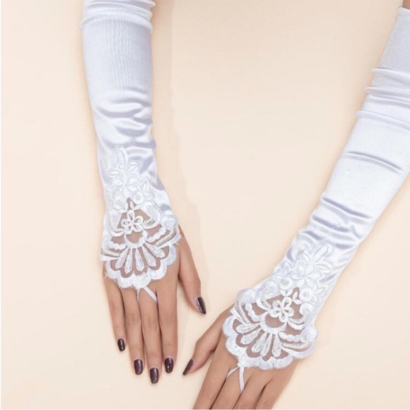 Lace Motif Sew On Angel
Wing Neckline Lace Trim Applique
Embroidery Angel Wing - Picture 8 of 12